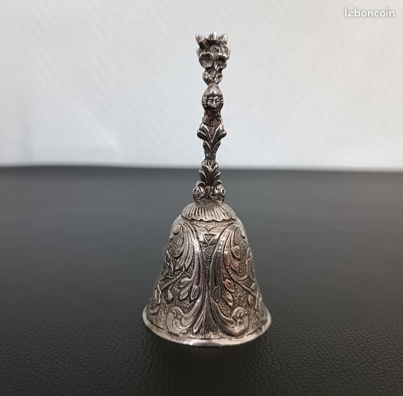 Clochette de table en métal argenté