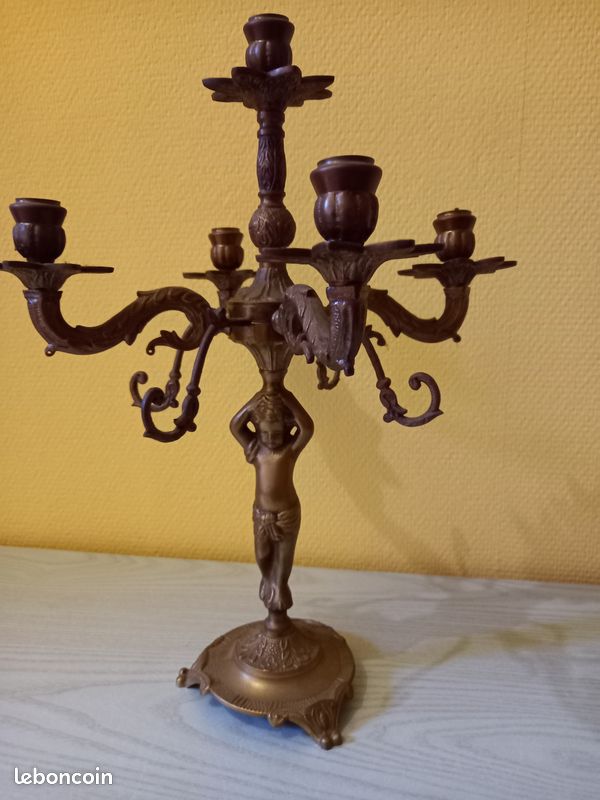 Paire de bougeoirs en bronze "angelot cherubin"