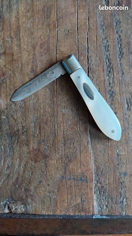 Petit couteau à fruits avec lame en argent massif anglais. Manche en nacre