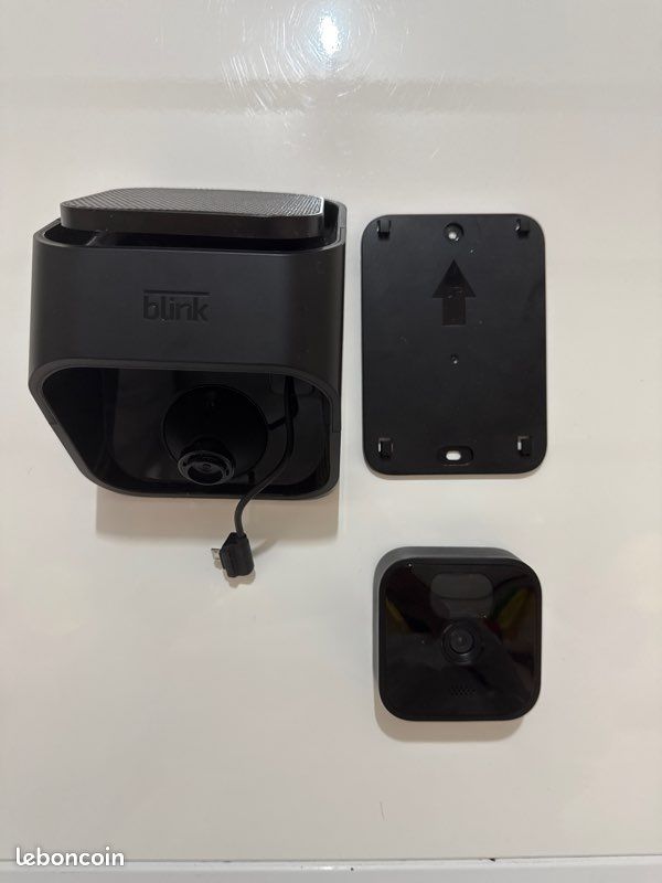 Caméra Blink Outdoor + Panneau Solaire Mount Panel – Très bon état