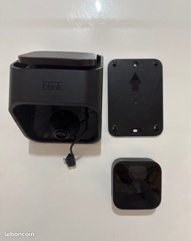 Caméra Blink Outdoor + Panneau Solaire Mount Panel - Très bon etat