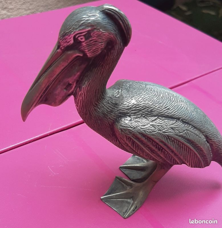 Sculpture pélican en argent provenance egypte