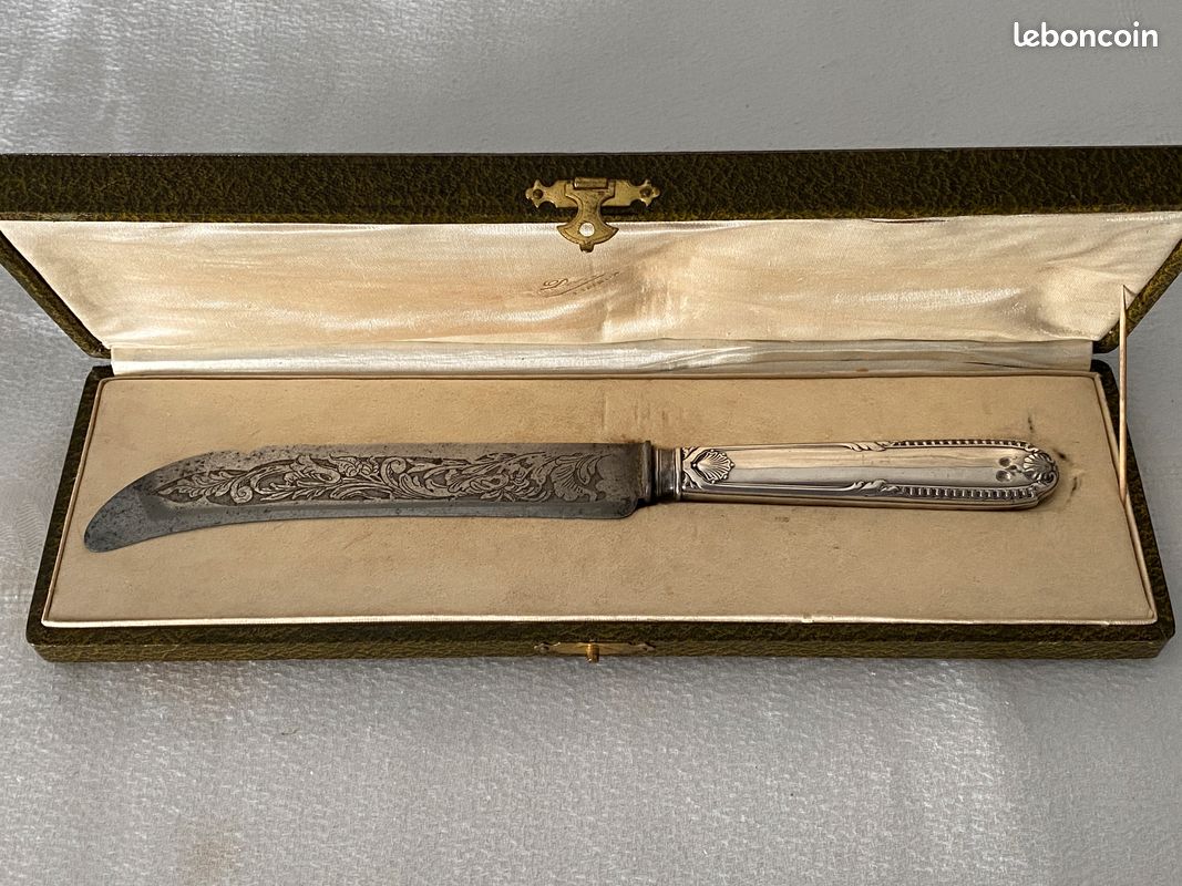 Grand Couteau en argent Poinçon Minerve Lame ciselée Dans sa boite