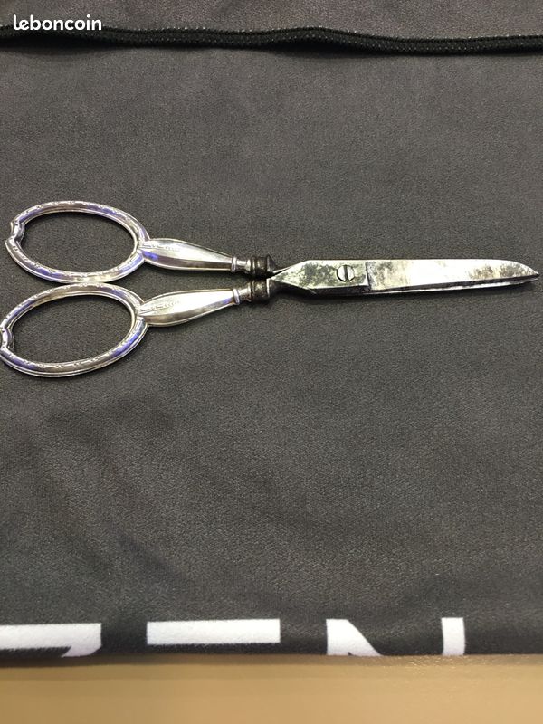 Paire de ciseaux argent et lame acier 19eme