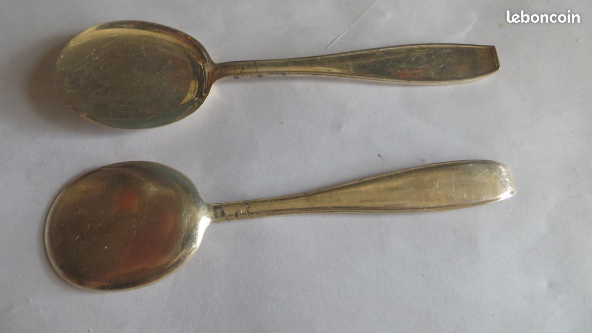 2 petites cuillers spéciales plates en argent A 835 – poinçons