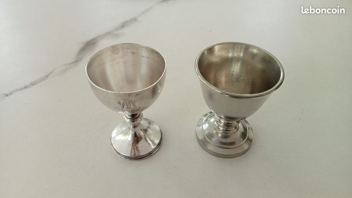Deux coquetiers argent et étain