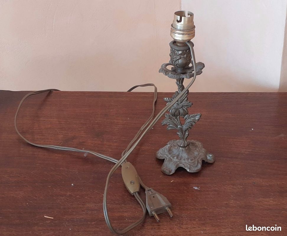 Petite lampe en bronze
