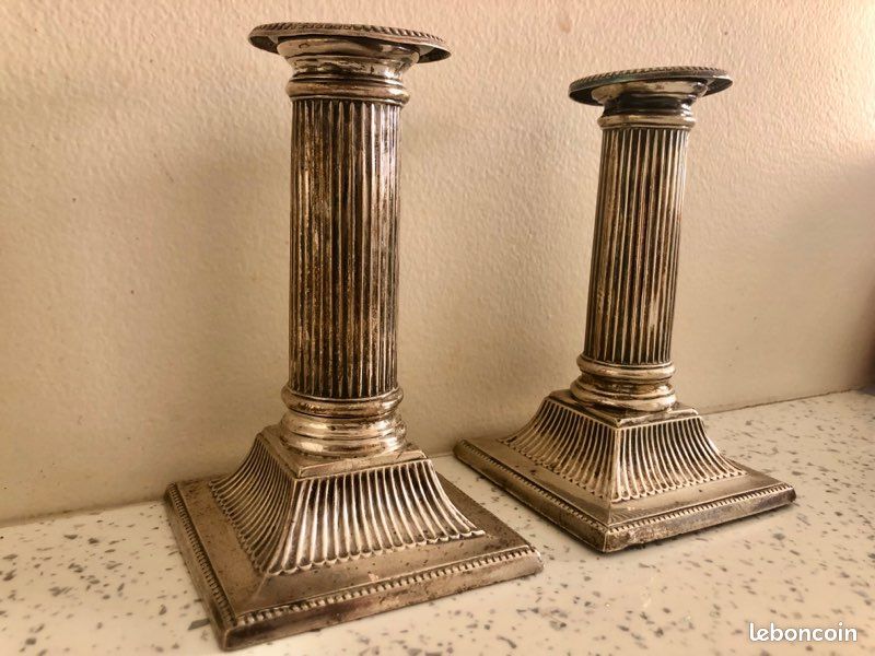 Paire de bougeoirs anglais en argent. XIX siècle