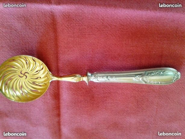 Saupoudreuse argent minerve