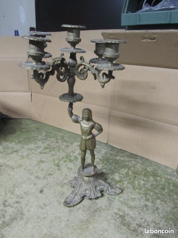 Joli chandelier tout laiton 5 bougies