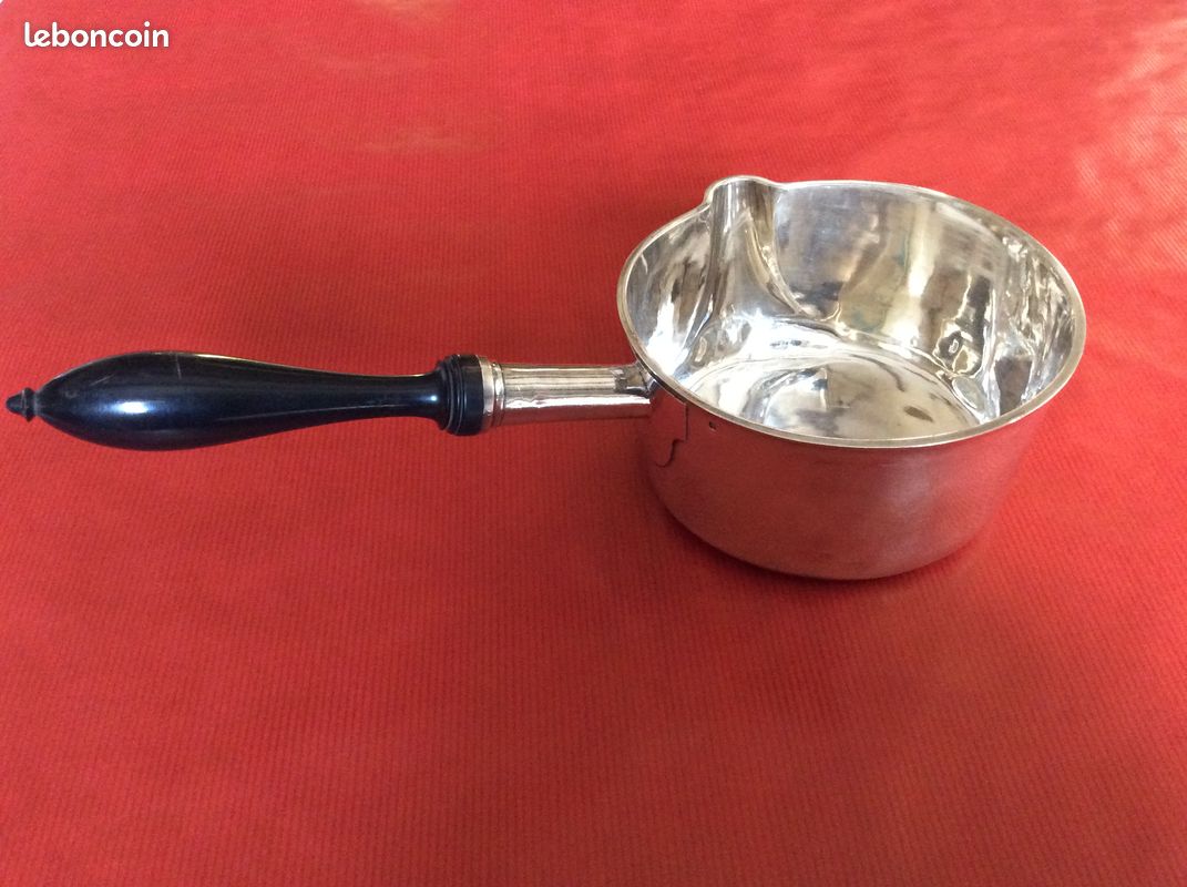 Petite casserole en argent massif