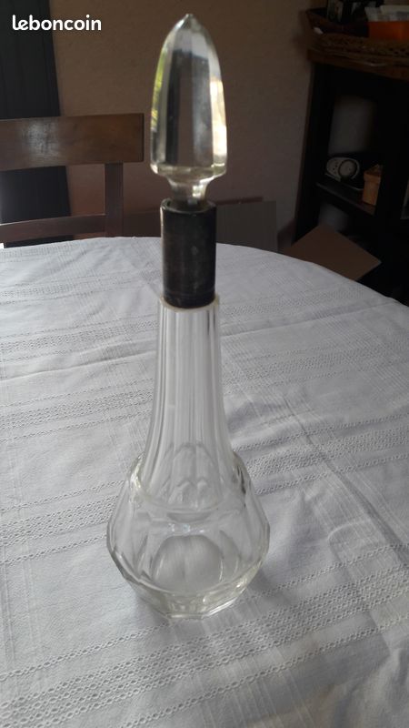 Jolie carafe ancienne avec son bouchon