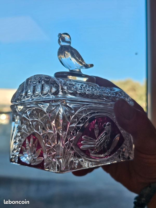 Coffre oiseau en cristal