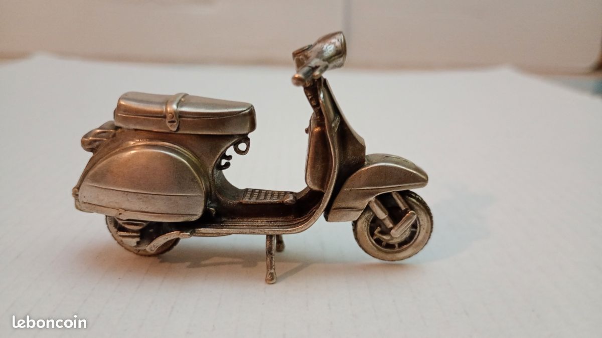 Scooter Vespa miniature métal argenté