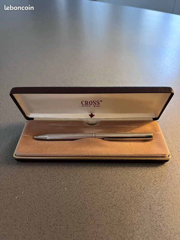 Stylo bille en argent Dupont