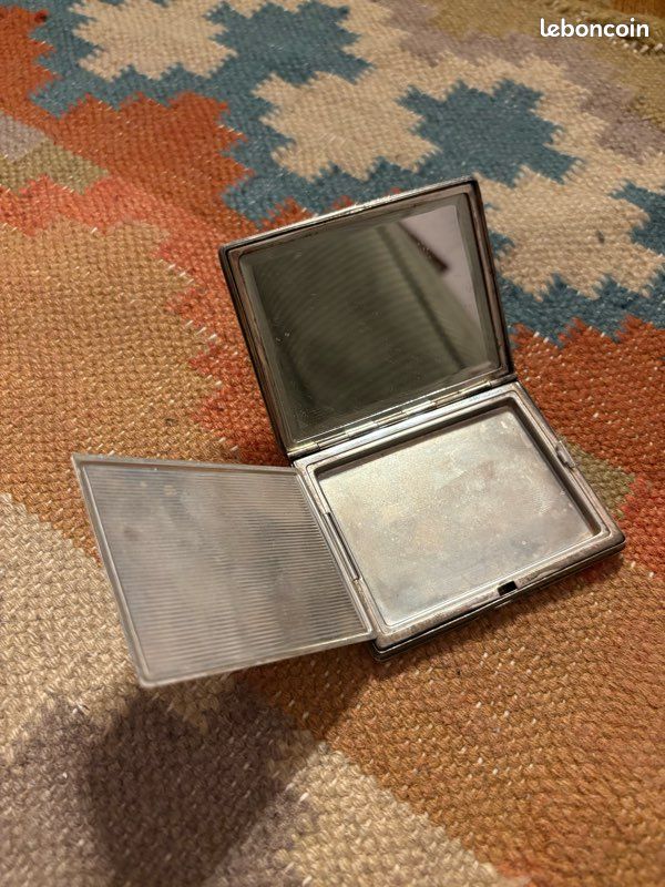 Boîte a poudrer argent