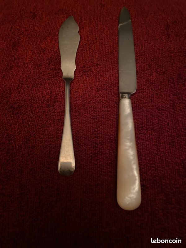 Vends 2 couteaux