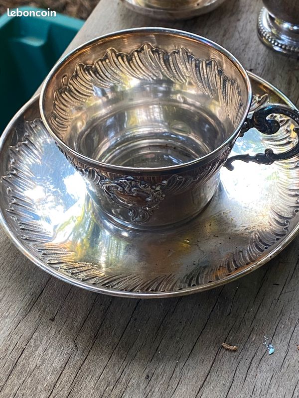 Ancienne tasse et sous tasse en argent massif minerve