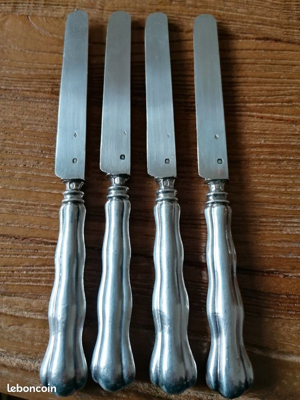4 Couteaux en argent, manche et lame poinçon Minerve