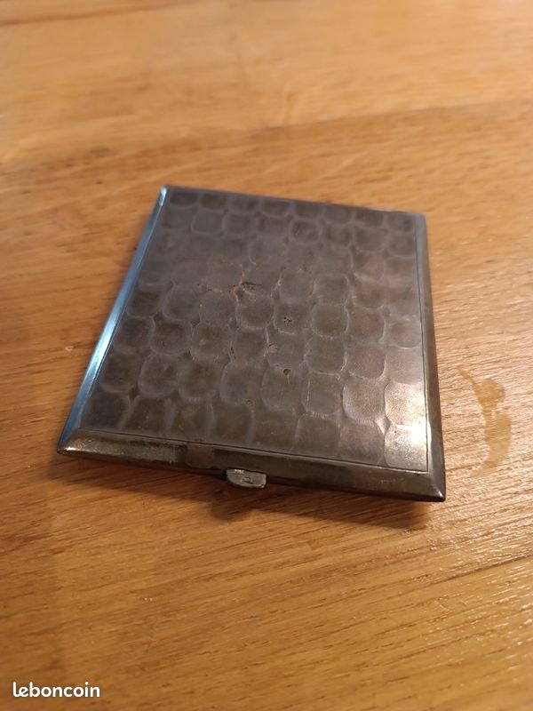 Étui à cigarettes