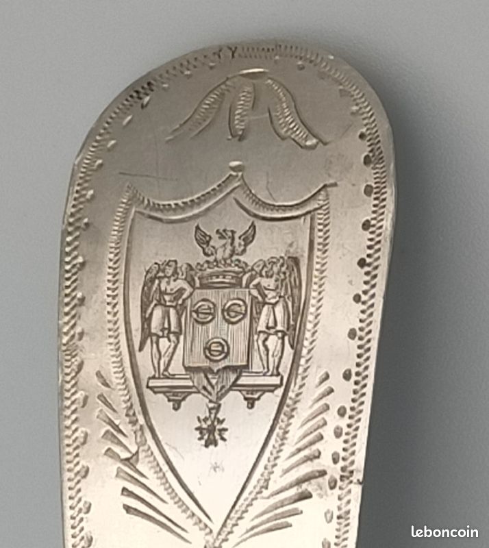 Cuillère à saupoudrer argent massif, armoiries famille des ''De Kaerbout'' (noblesse bretonne) Baron, blason , Légion d’honneur, XIXème, vieillard, orfèvre J.V.B