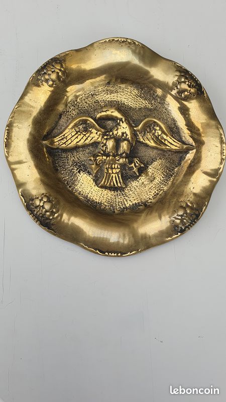 Assiette en bronze décorée Aigle impérial